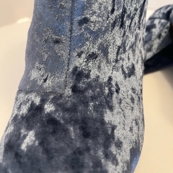 Elegant Blue Velvet Heeled Boots - Picture 7 of 8